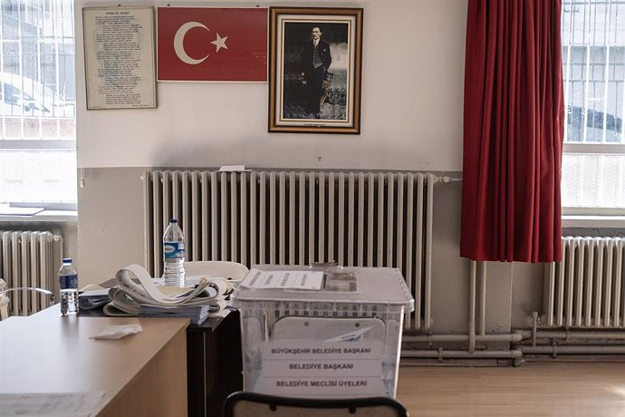 The Turkish opposition claims a "historic" victory in the municipal elections