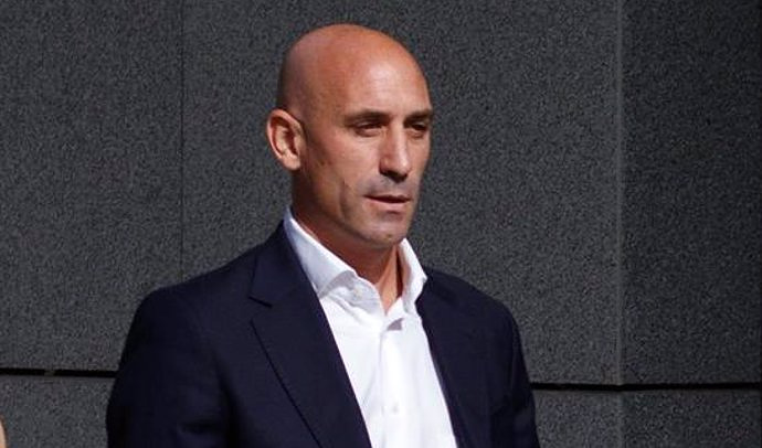 Rubiales advances his return to Spain, where he plans to land this Wednesday morning