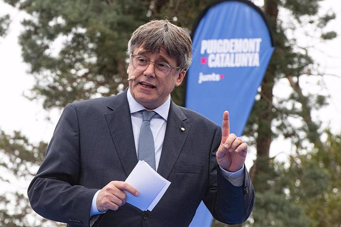 At least half of the 12 investigated in 'Tsunami' follow Puigdemont's path and leave Spain