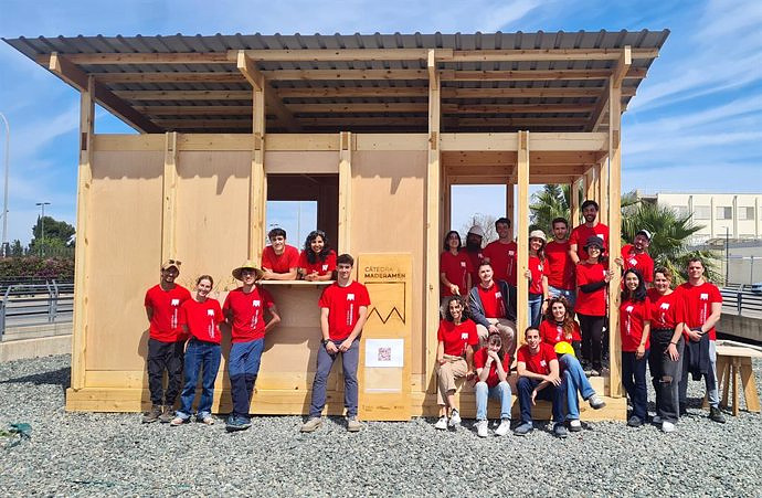 UPV students build a prototype of a wooden house to move to Equatorial Guinea