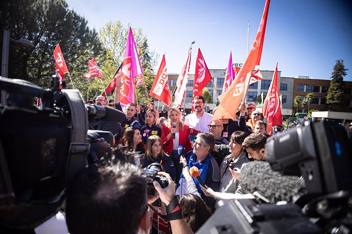 Díaz supports the workers' strike at Iveco: "The 1% increase is indecent in our country"