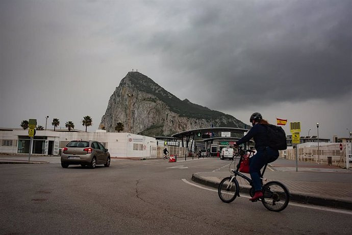 Brussels seeks this Friday to unblock the negotiation on Gibraltar with Albares, Cameron and Picardo