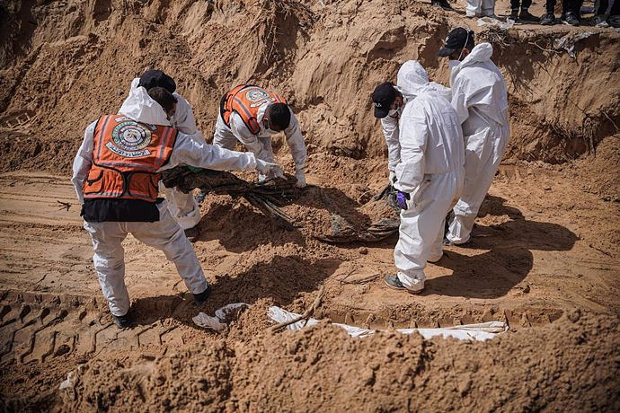 Hamas authorities raise the number of bodies recovered from two mass graves in Khan Yunis to 190