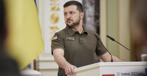 Zelensky reiterates his request for heavy weapons from Western countries after three months of Russian invasion of Ukraine