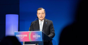 Draghi claims that sanctions have dealt a "hard blow" against Moscow during the OECD meeting