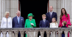 Elizabeth II closes the Platinum Jubilee with a surprise appearance on the balcony of Buckingham Palace