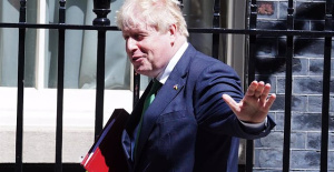 Johnson reaffirms his commitment to the British people after overcoming the internal censure motion