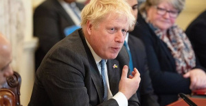 Johnson warns that Ukrainians who arrive in the UK illegally could be deported to Rwanda