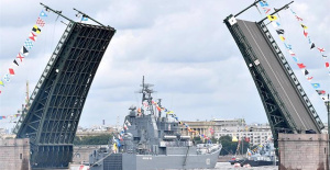 The Russian Navy begins maneuvers in the Baltic Sea coinciding with NATO exercises