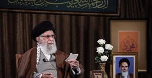 Iranian leader acknowledges that his country has taken oil from Greek ships seized last month
