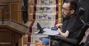 Echenique says that Escrivá's immigration reform is a step but "insufficient" and calls for massive regularization