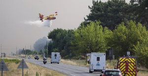 At least 8,000 people evacuated after a fire approaches towns in southwestern France