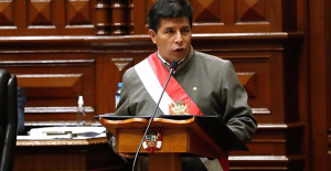 The president of Peru questions the media and the use of polls