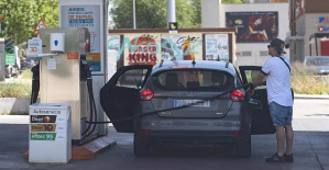 The price of fuel falls for the fourth week and diesel is below two euros per liter