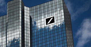 Deutsche Bank earns 2,106 million in its best first half since 2011, 31.6% more