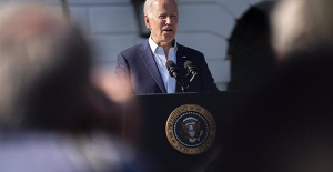 Biden describes climate change as a "threat" and announces measures to prepare the country for its consequences