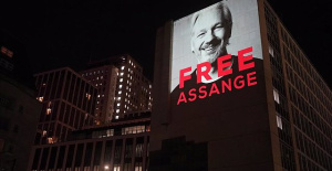 Julian Assange's lawyers denounce the CIA for "illegally eavesdropping on their conversations"