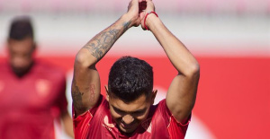 Tecatito fractures his fibula and ankle and will be out for four or five months