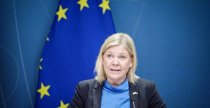 Sweden's prime minister formalizes her resignation after the electoral rise of the right