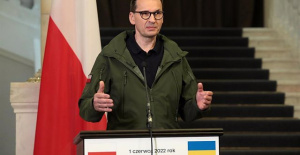 Poland says EU bureaucratic hurdles cause slow response to Ukraine crisis