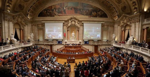 The Portuguese opposition calls for an urgent parliamentary debate on the "green corridor" with Spain and France