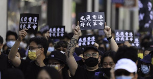 Hong Kong authorities sentence five minors to three years in prison for protesting against Beijing