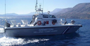 At least 18 migrants killed when two boats capsized in Greek waters