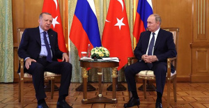 Erdogan holds a telephone conversation with Putin and reiterates his willingness to mediate in a peace process
