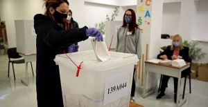 Bosnia and Herzegovina holds elections marked by rising nationalist tensions