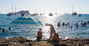 Spain received 8.8 million tourists in August with an expenditure of 11,258 million euros, almost double that of 2021