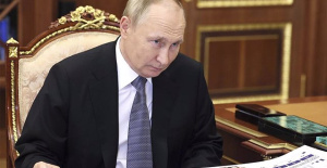 Putin declares martial law in the territories annexed by Russia in Ukraine