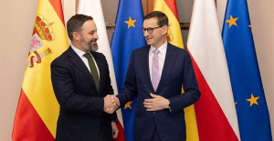 Abascal meets in Poland with Morawiecki and holds him up as an example in protecting borders and national sovereignty