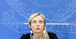Giorgia Meloni meets her Council of Ministers at night to carry out her first budgets