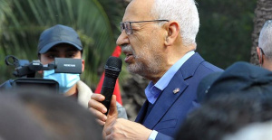 A court in Tunisia prohibits the leader of the Islamist party Ennahda, Rachid Ghanuchi, from leaving the country
