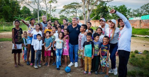 Laporta visits the refugee support projects of the FC Barcelona Foundation in Colombia