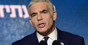 Lapid accuses the incoming government in Israel of "inciting soldiers against their commanders"
