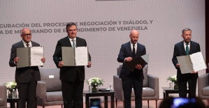 The Government and the opposition of Venezuela sign in Mexico an instrumental social protection agreement for peace
