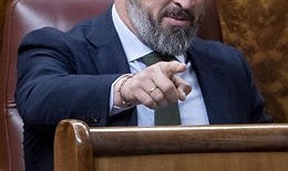 Abascal accuses Sánchez of "indignity" for expelling from Navarra the civil guards "who protected" the PSOE from ETA