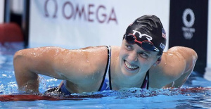 Katie Ledecky breaks Mireia Belmonte's 800 free world record
