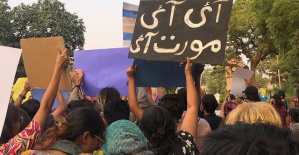 Hundreds of transsexuals demonstrate in Pakistan to protest against transphobic violence