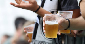 FIFA agrees to Qatar's demand and prohibits the sale of beer in the vicinity of the stadiums