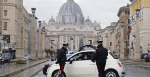 A man kills three women and wounds four others by opening fire in a bar in Rome