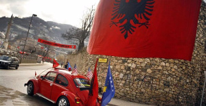 Kosovo PM gives until night for Kosovo Serbs to erect their barricades in the north