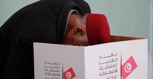 Tunisian polling stations close with less than 9 percent turnout