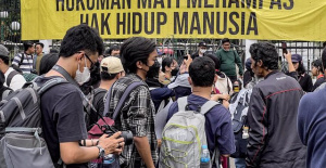 The Indonesian Parliament approves a penal reform that penalizes sexual relations outside of marriage