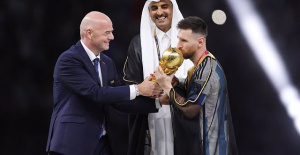 An Omani lawyer offers a million dollars for Messi's World Cup tunic