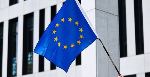 EU 27 agree to give Bosnia and Herzegovina EU candidate status