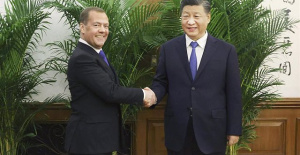 Xi conveys to former President Medvedev China's interest in negotiations between Russia and Ukraine