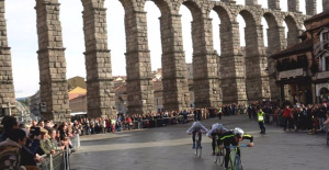 Hugo Sanz and Emma Alonso are crowned in Segovia in the traditional 'Carrera del Pavo'