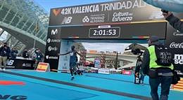 Kelvin Kiptum and Amane Beriso win in Valencia with the third best brands in history